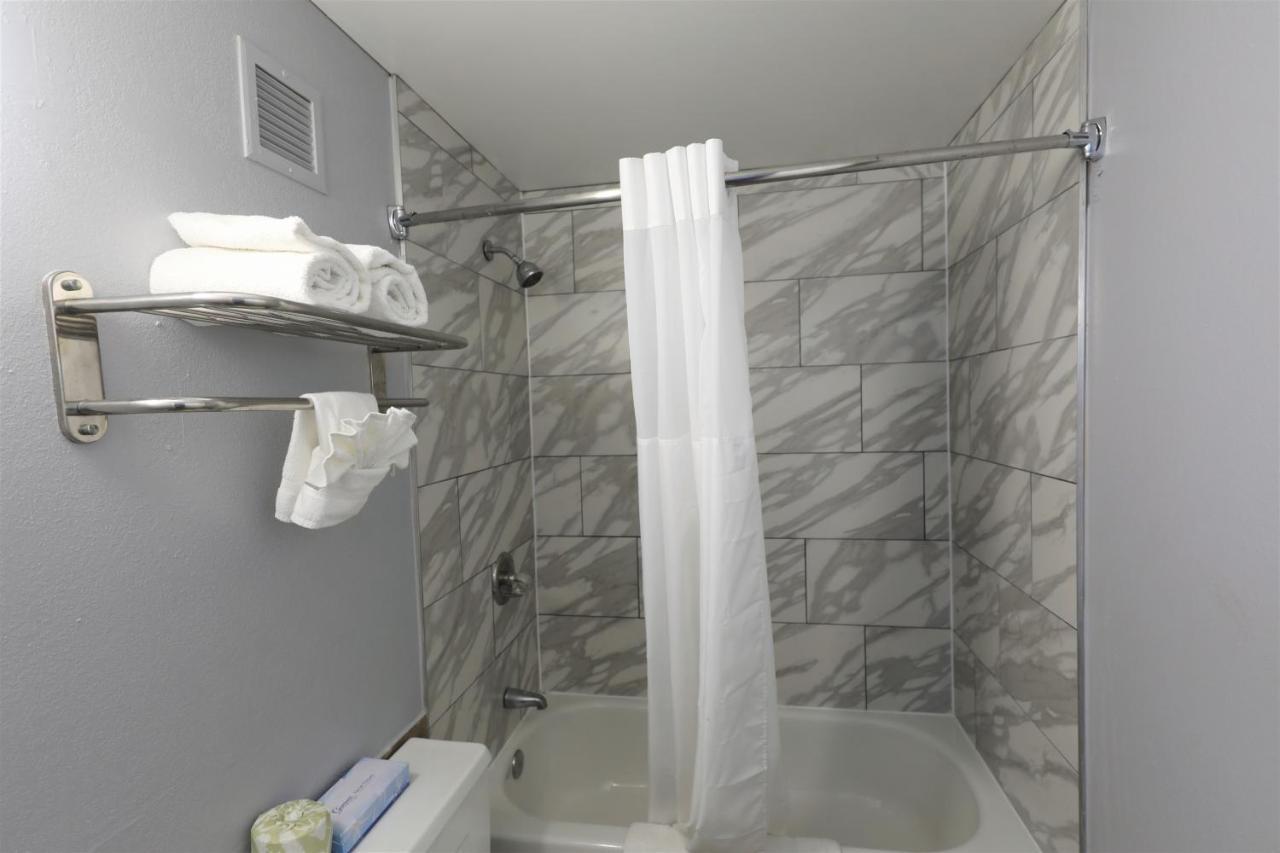 Super 8 By Wyndham Manassas Hotel Екстериор снимка