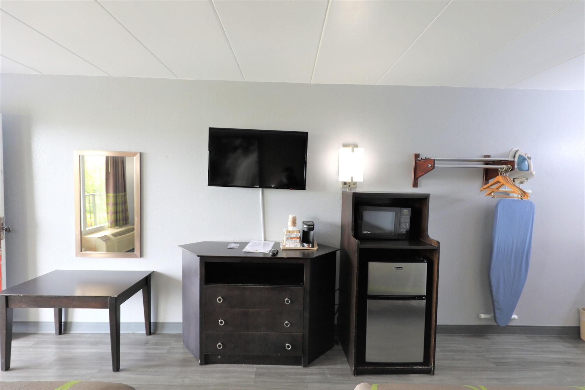 Super 8 By Wyndham Manassas Hotel Екстериор снимка