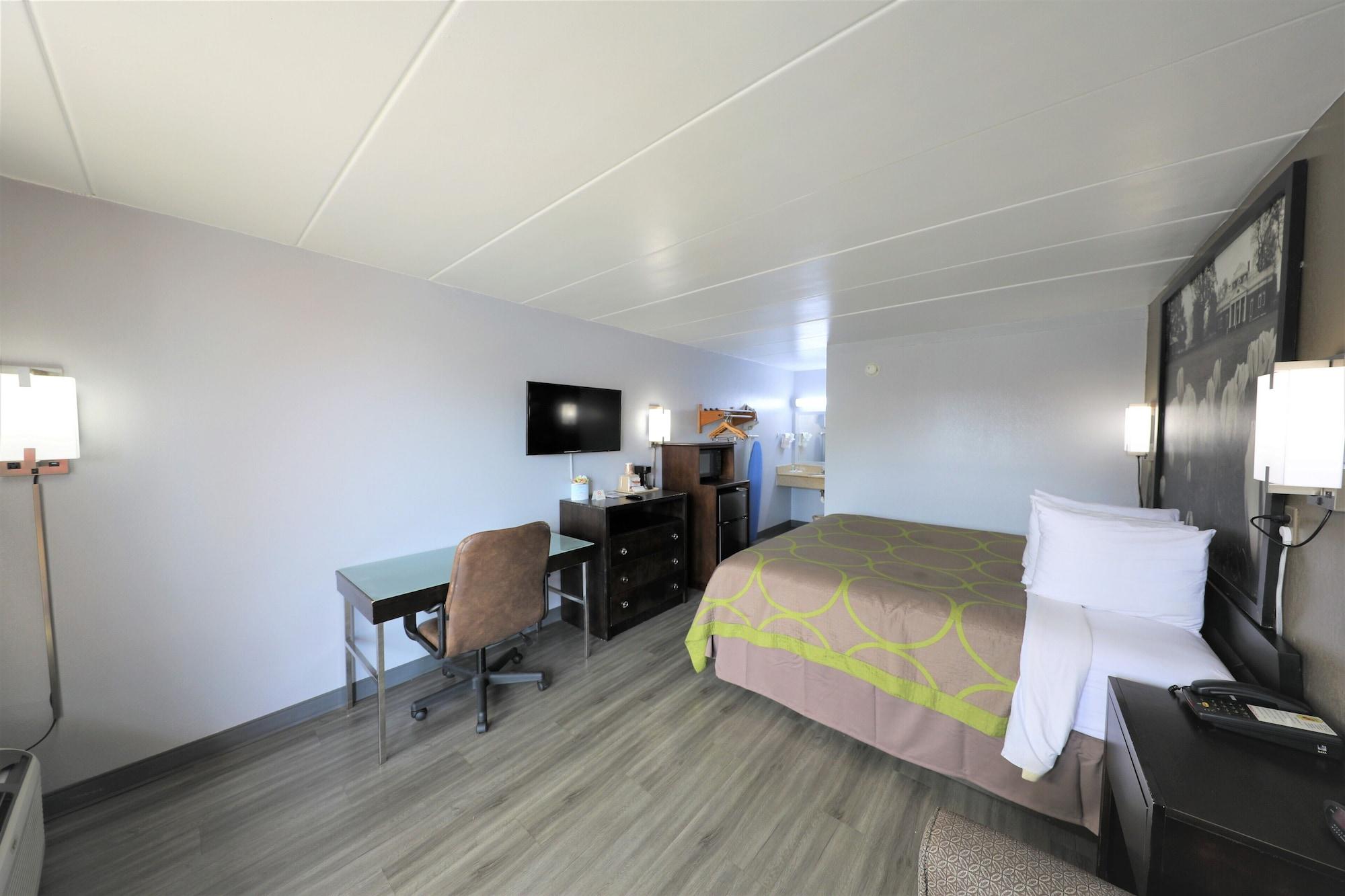 Super 8 By Wyndham Manassas Hotel Екстериор снимка