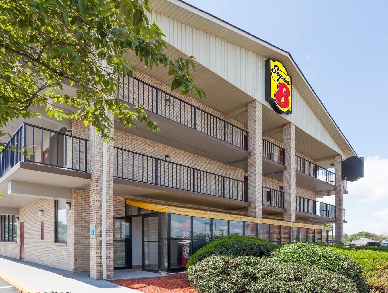 Super 8 By Wyndham Manassas Hotel Екстериор снимка