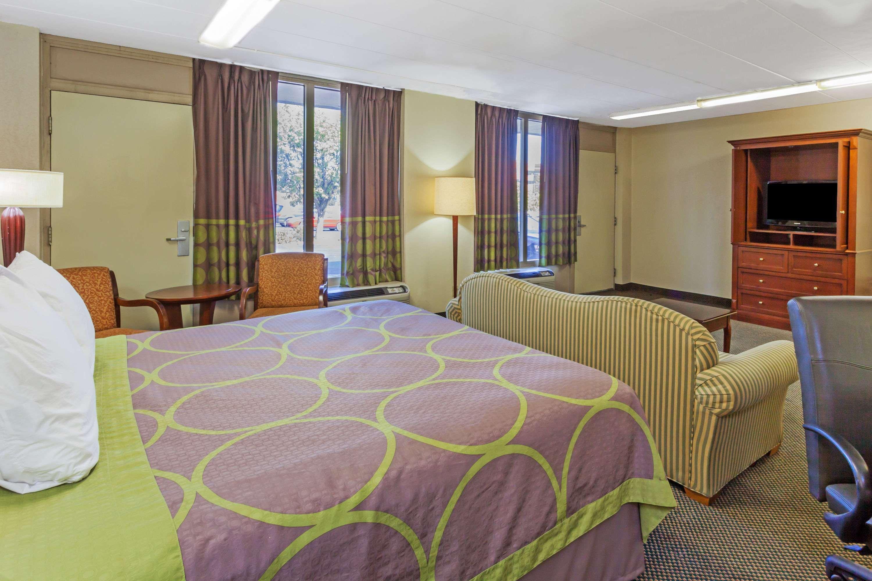 Super 8 By Wyndham Manassas Hotel Екстериор снимка
