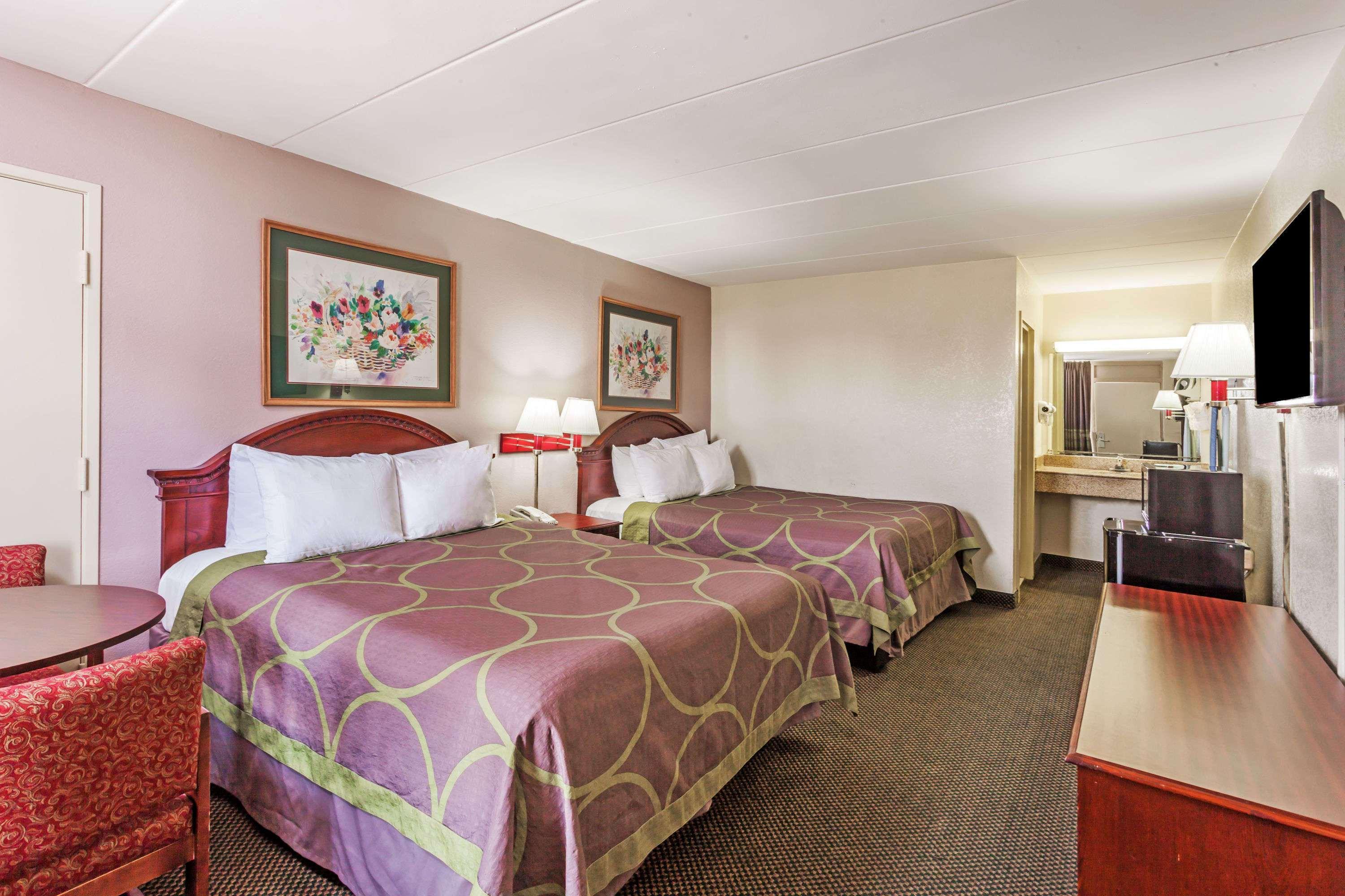 Super 8 By Wyndham Manassas Hotel Екстериор снимка