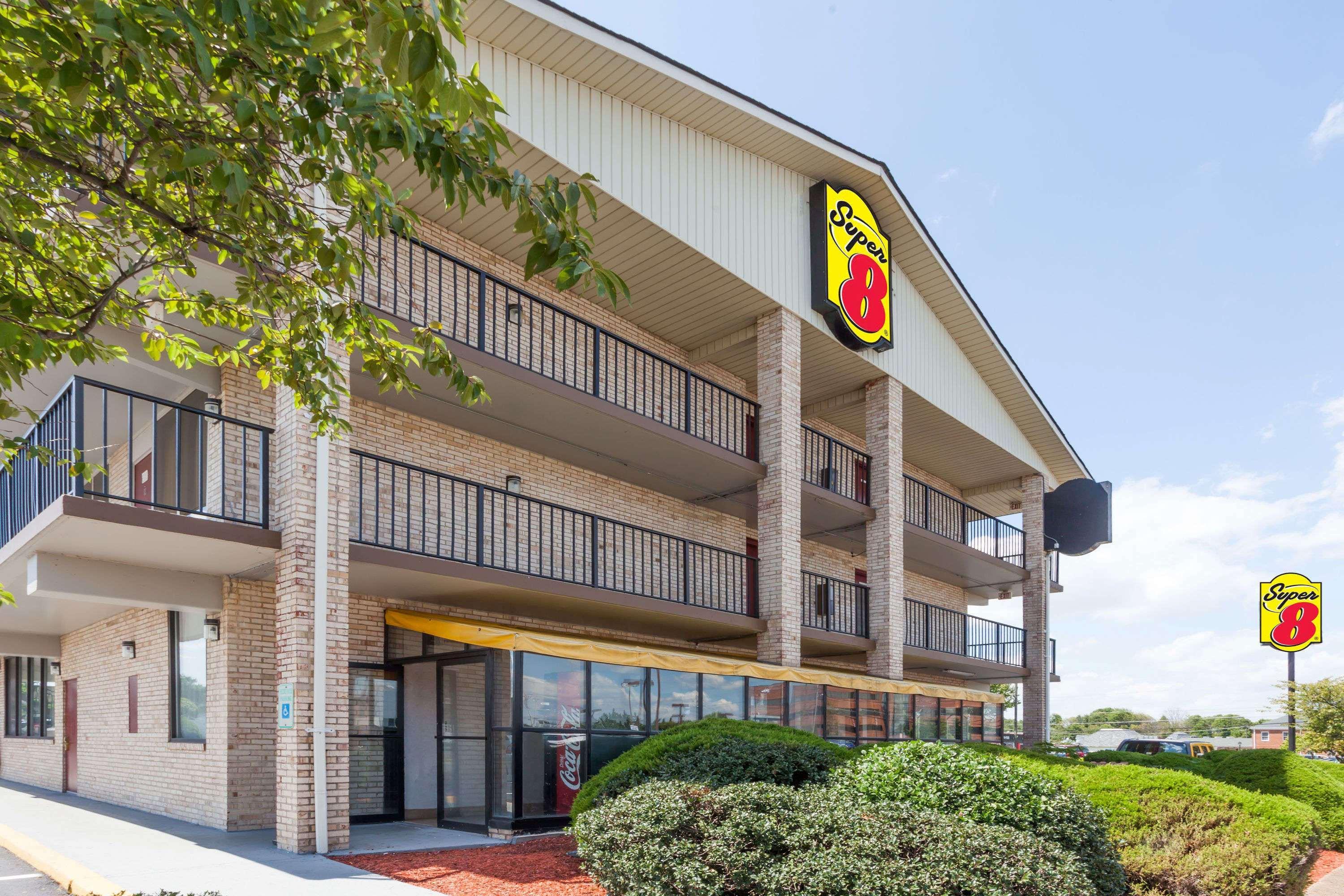 Super 8 By Wyndham Manassas Hotel Екстериор снимка