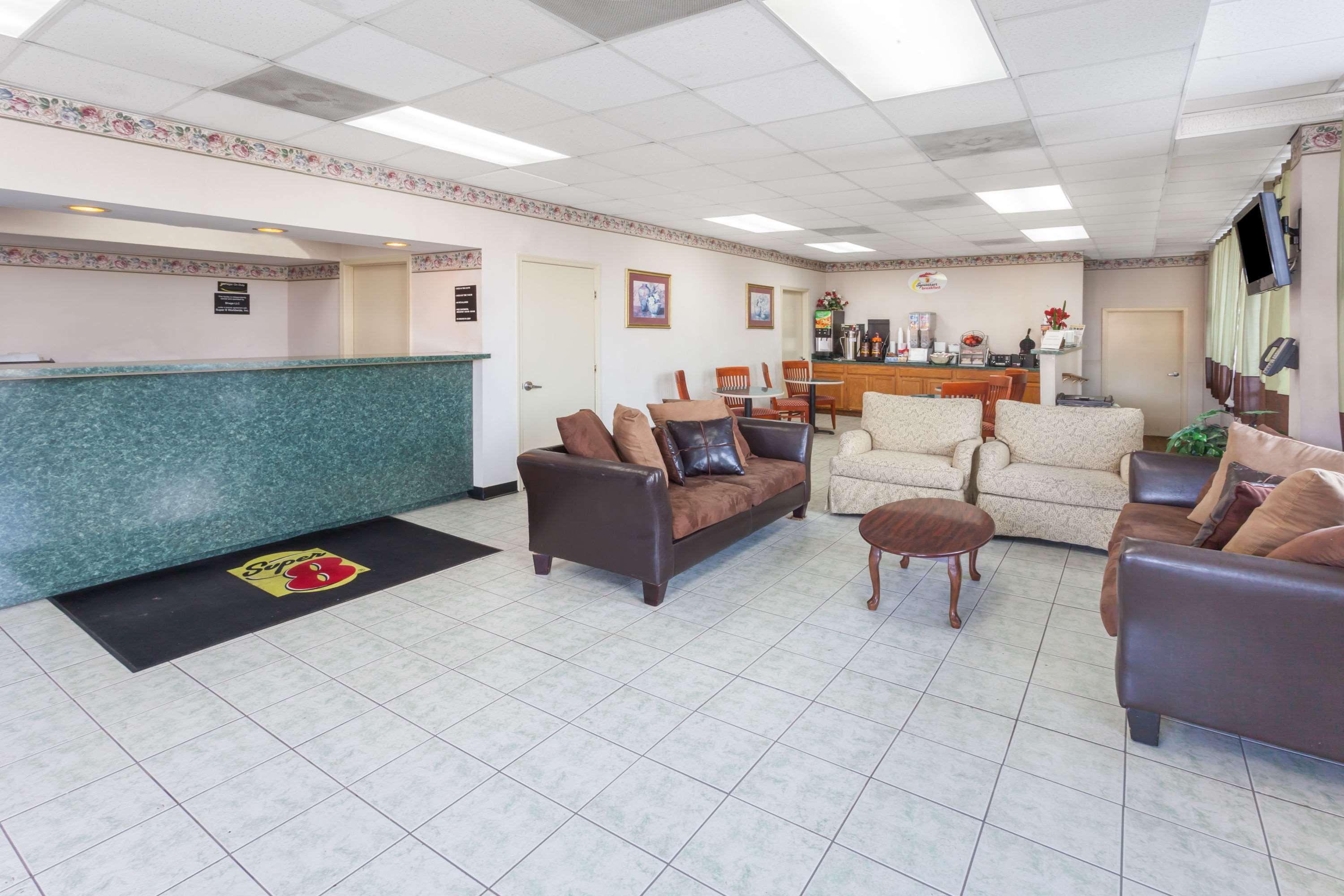 Super 8 By Wyndham Manassas Hotel Екстериор снимка