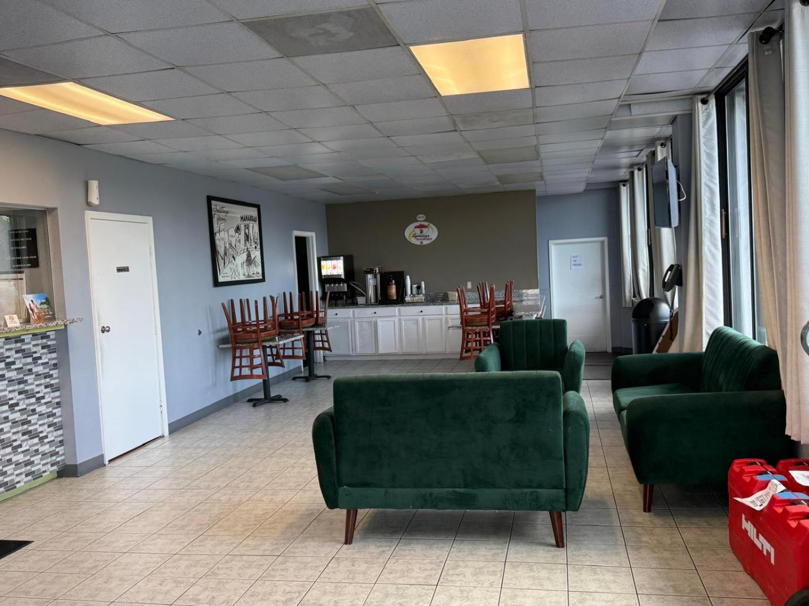Super 8 By Wyndham Manassas Hotel Екстериор снимка
