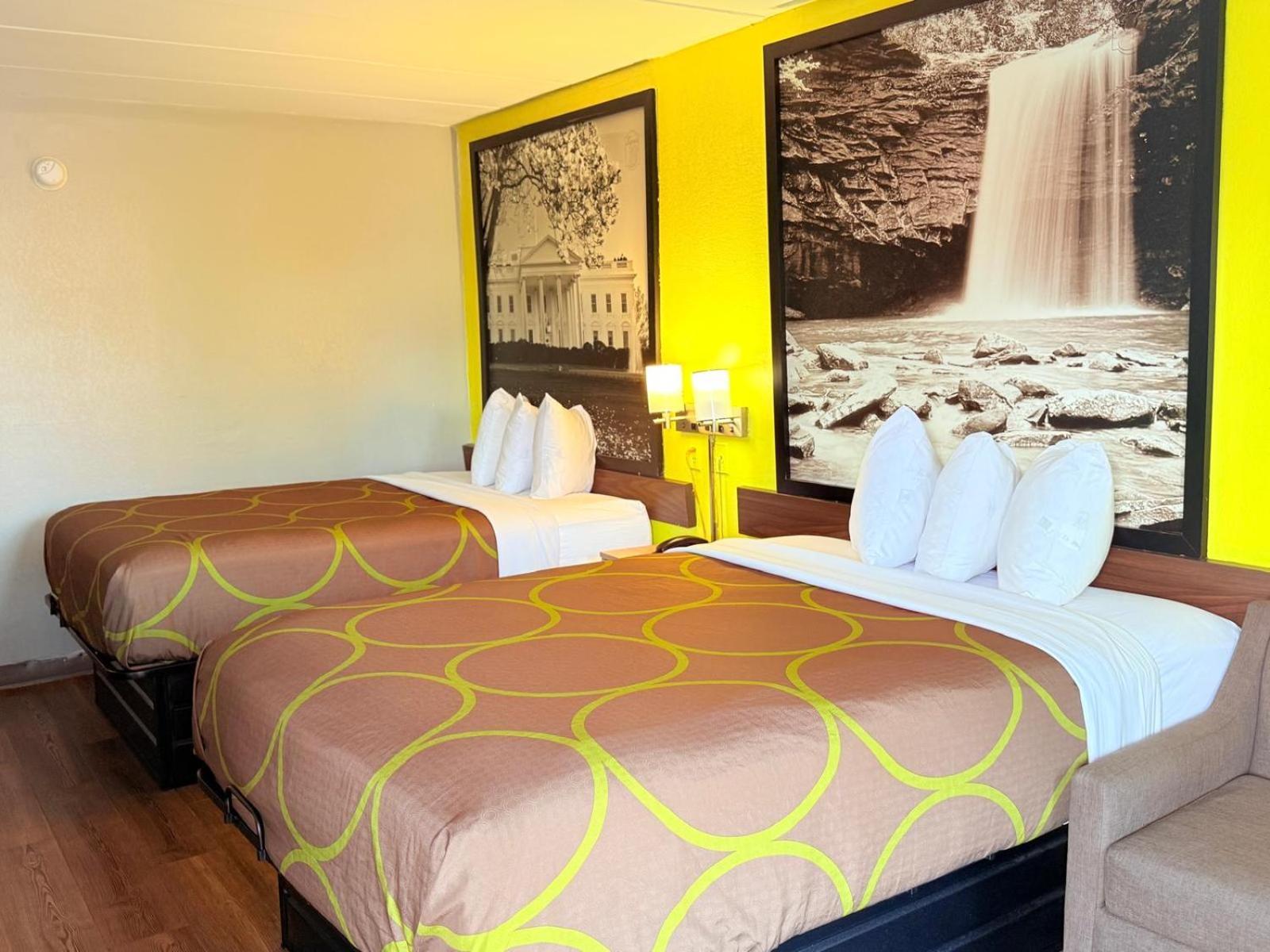 Super 8 By Wyndham Manassas Hotel Екстериор снимка