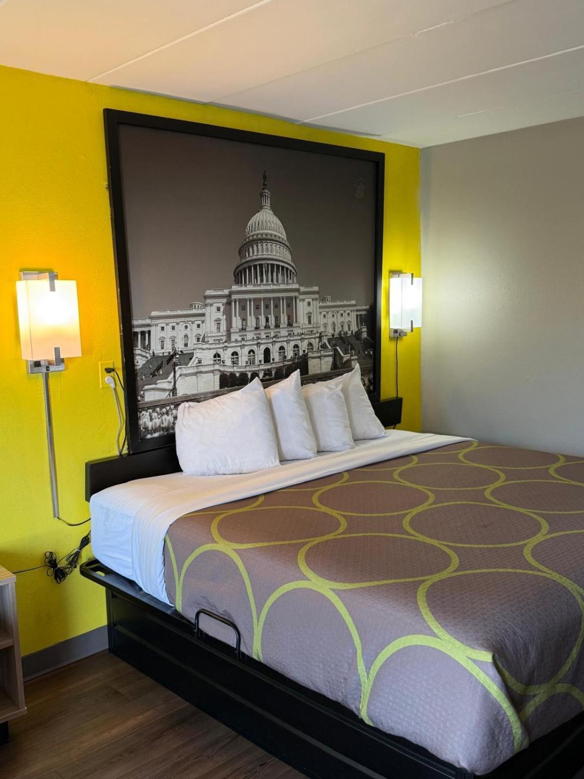 Super 8 By Wyndham Manassas Hotel Екстериор снимка