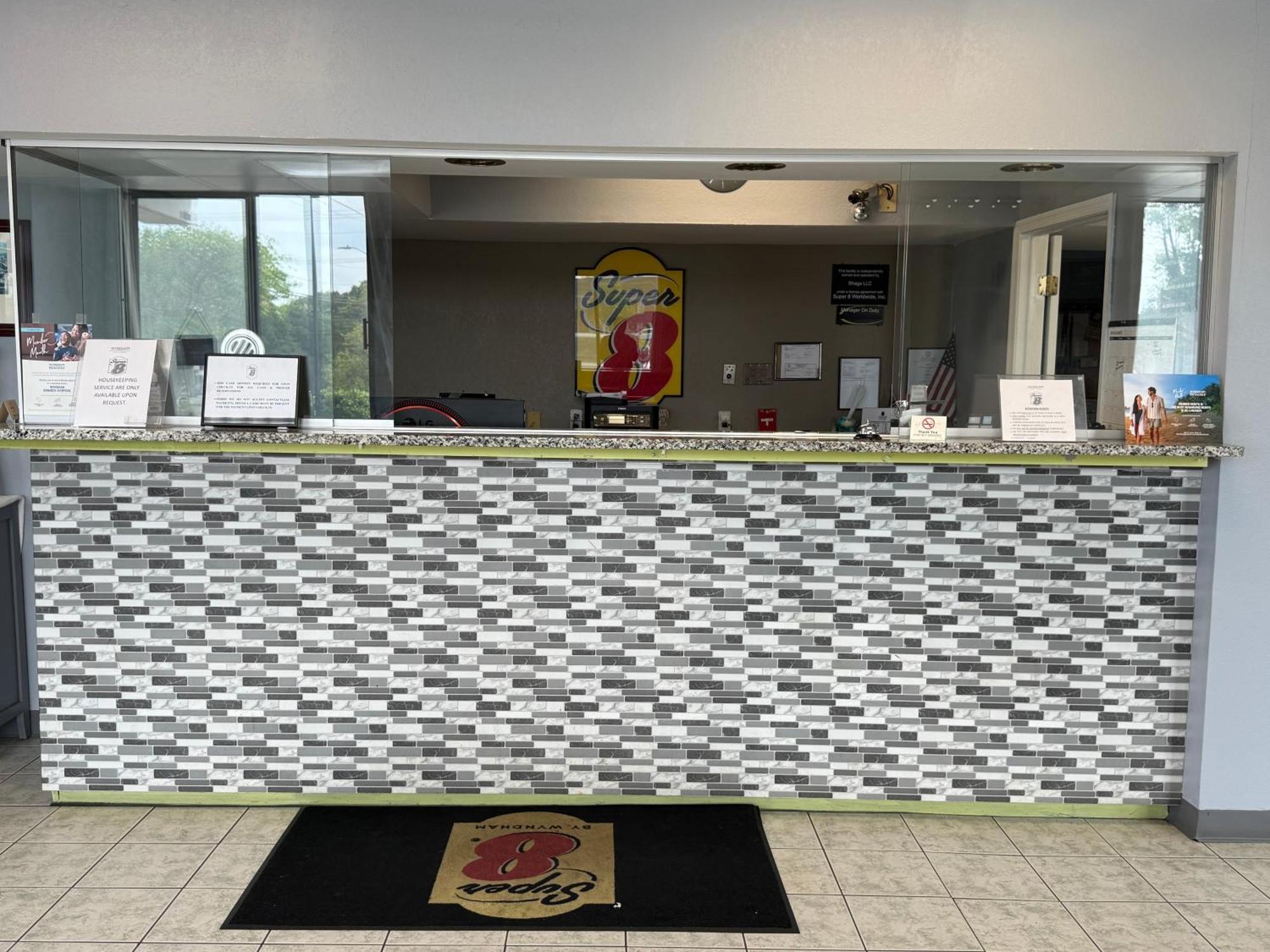 Super 8 By Wyndham Manassas Hotel Екстериор снимка